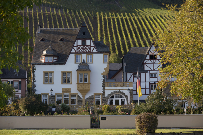 Riesling-Weinhaus Moselschild